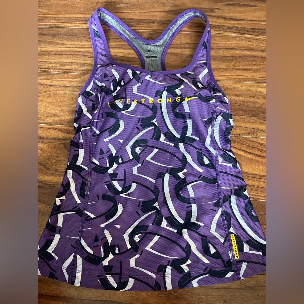 Nike live strong work out top